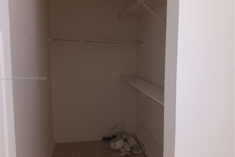 Condo in Lauderhill, Florida, 2 bedrooms  № 2082617 - photo 7