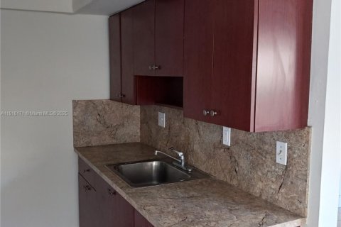 Condo in Lauderhill, Florida, 2 bedrooms  № 2082617 - photo 3