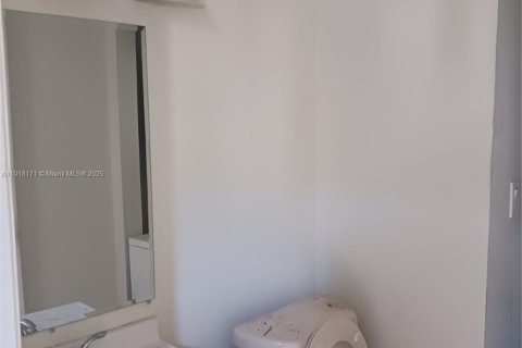 Condo in Lauderhill, Florida, 2 bedrooms  № 2082617 - photo 5