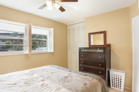 Condo in Lauderdale Lakes, Florida, 2 bedrooms № 2007258 - photo 24