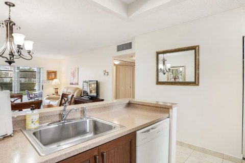 Condo in Lauderdale Lakes, Florida, 2 bedrooms № 2007258 - photo 13