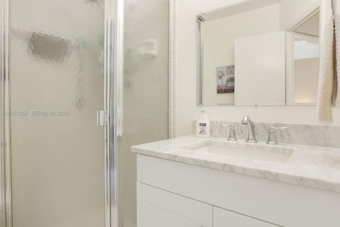 Condo in Lauderdale Lakes, Florida, 2 bedrooms № 2007258 - photo 25