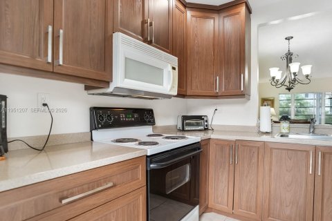 Condo in Lauderdale Lakes, Florida, 2 bedrooms № 2007258 - photo 14