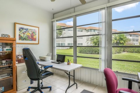 Condo in Lauderdale Lakes, Florida, 2 bedrooms № 2007258 - photo 8