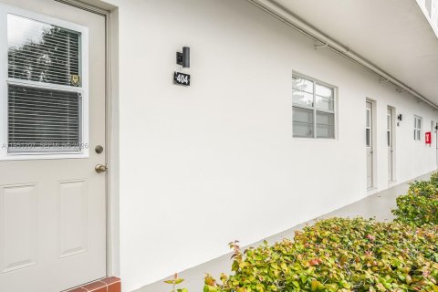 Condo in Lauderdale Lakes, Florida, 2 bedrooms № 2007258 - photo 26