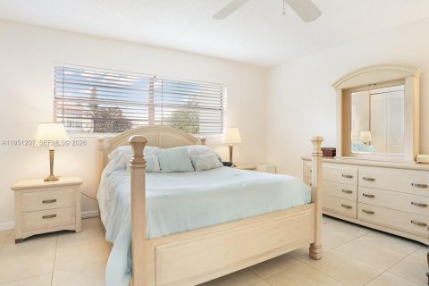 Condo in Lauderdale Lakes, Florida, 2 bedrooms № 2007258 - photo 19