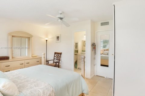 Condo in Lauderdale Lakes, Florida, 2 bedrooms № 2007258 - photo 21