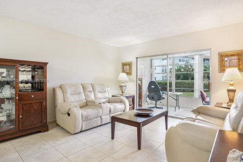 Condo in Lauderdale Lakes, Florida, 2 bedrooms № 2007258 - photo 4