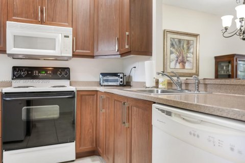 Condo in Lauderdale Lakes, Florida, 2 bedrooms № 2007258 - photo 15