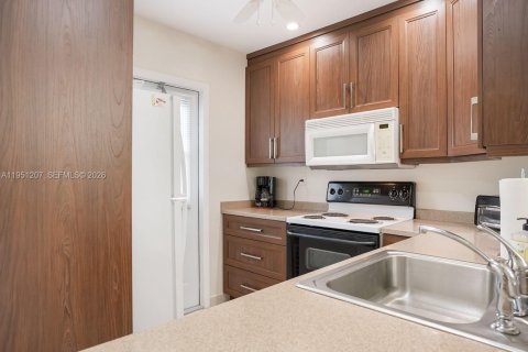 Condo in Lauderdale Lakes, Florida, 2 bedrooms № 2007258 - photo 17