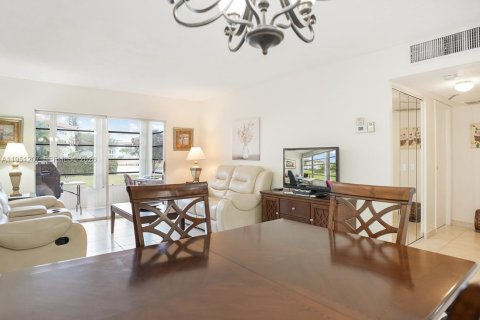 Condo in Lauderdale Lakes, Florida, 2 bedrooms № 2007258 - photo 3