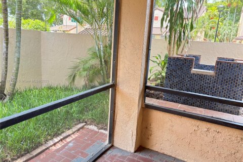 House in Miami, Florida 3 bedrooms, 122.63 sq.m. № 1925827 - photo 15
