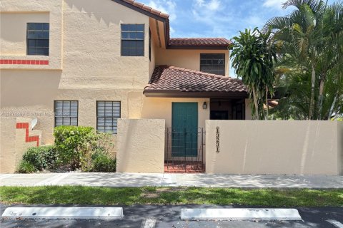 House in Miami, Florida 3 bedrooms, 122.63 sq.m. № 1925827 - photo 1