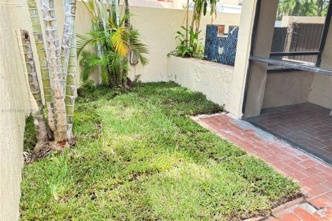 House in Miami, Florida 3 bedrooms, 122.63 sq.m. № 1925827 - photo 17