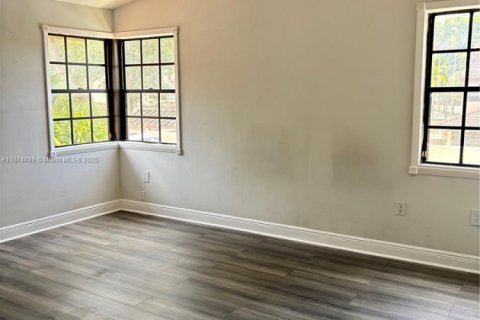 House in Miami, Florida 3 bedrooms, 122.63 sq.m. № 1925827 - photo 9