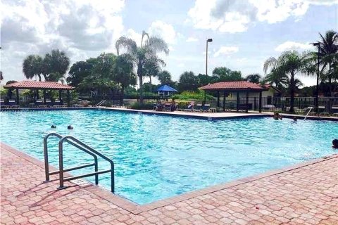 House in Miami, Florida 3 bedrooms, 122.63 sq.m. № 1925827 - photo 21