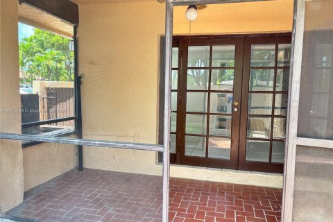 House in Miami, Florida 3 bedrooms, 122.63 sq.m. № 1925827 - photo 18
