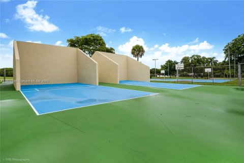 House in Miami, Florida 3 bedrooms, 122.63 sq.m. № 1925827 - photo 22