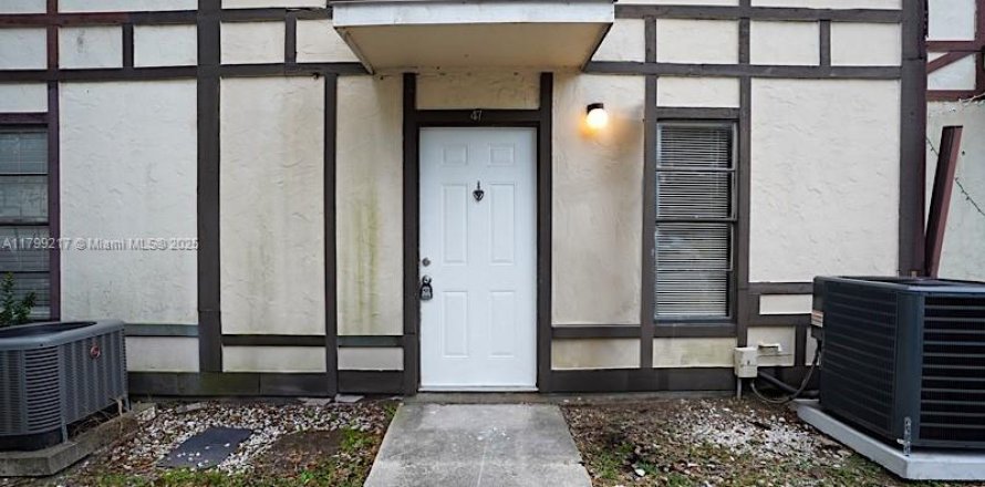 Townhouse in West Palm Beach, Florida 2 bedrooms, 89.46 sq.m. № 1713185