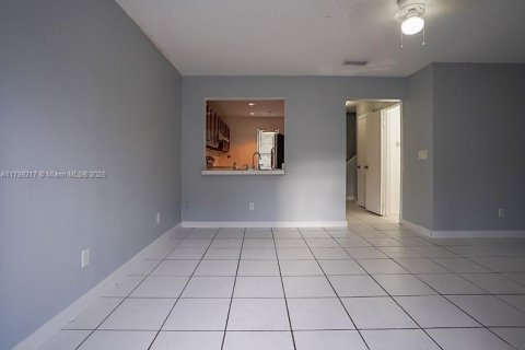 Townhouse in West Palm Beach, Florida 2 bedrooms, 89.46 sq.m. № 1713185 - photo 15