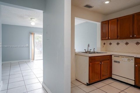 Townhouse in West Palm Beach, Florida 2 bedrooms, 89.46 sq.m. № 1713185 - photo 3
