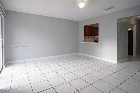 Townhouse in West Palm Beach, Florida 2 bedrooms, 89.46 sq.m. № 1713185 - photo 11