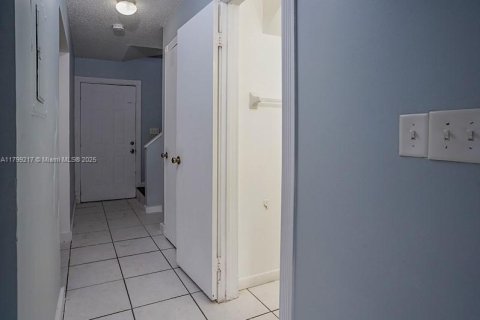 Townhouse in West Palm Beach, Florida 2 bedrooms, 89.46 sq.m. № 1713185 - photo 7