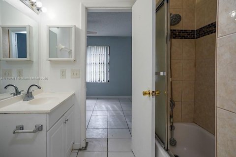 Townhouse in West Palm Beach, Florida 2 bedrooms, 89.46 sq.m. № 1713185 - photo 26