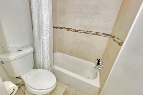 Купить кондоминиум в Лодерхилл, Флорида 1 спальня, 68.28м2, № 1933154 - фото 9