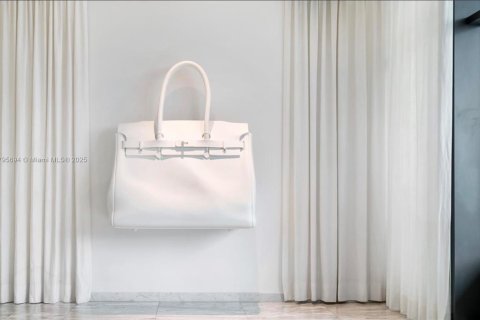 Condo in Miami, Florida, 3 bedrooms  № 2014001 - photo 5