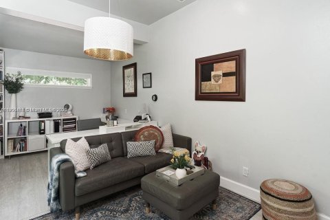 Снять в аренду виллу или дом в Майами-Шорс, Флорида 3 спальни, 203.55м2, № 1965791 - фото 12