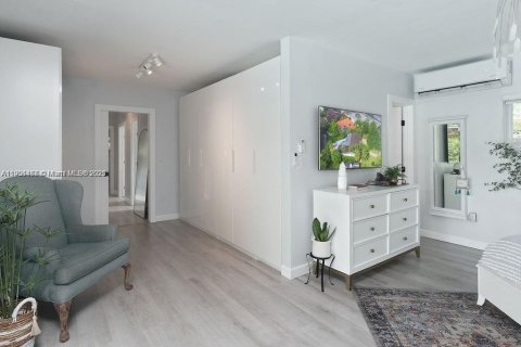 Снять в аренду виллу или дом в Майами-Шорс, Флорида 3 спальни, 203.55м2, № 1965791 - фото 8