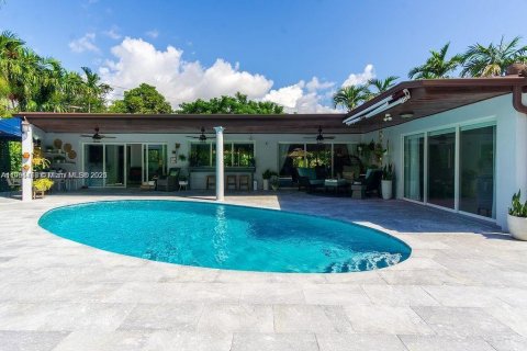 Снять в аренду виллу или дом в Майами-Шорс, Флорида 3 спальни, 203.55м2, № 1965791 - фото 3