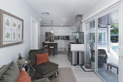 Снять в аренду виллу или дом в Майами-Шорс, Флорида 3 спальни, 203.55м2, № 1965791 - фото 14