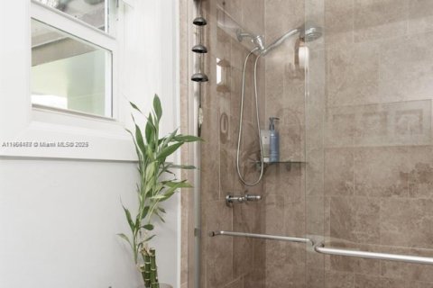 Снять в аренду виллу или дом в Майами-Шорс, Флорида 3 спальни, 203.55м2, № 1965791 - фото 26