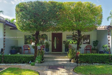 Снять в аренду виллу или дом в Майами-Шорс, Флорида 3 спальни, 203.55м2, № 1965791 - фото 2
