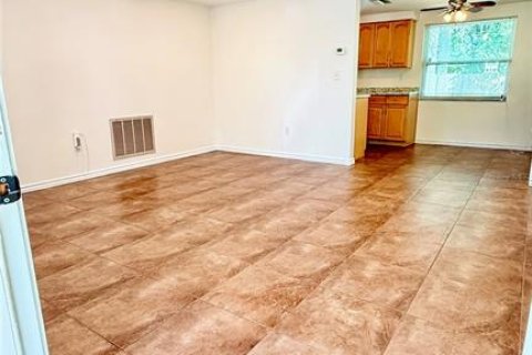 Villa ou maison à louer à Port Richey, Floride: 2 chambres, 79.62 m2 № 2436983 - photo 5