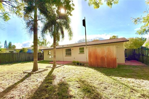 Villa ou maison à louer à Port Richey, Floride: 2 chambres, 79.62 m2 № 2436983 - photo 28