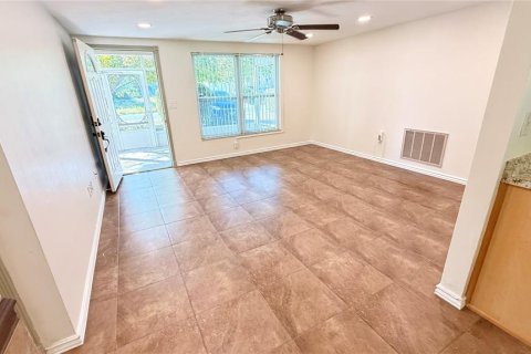 Villa ou maison à louer à Port Richey, Floride: 2 chambres, 79.62 m2 № 2436983 - photo 7