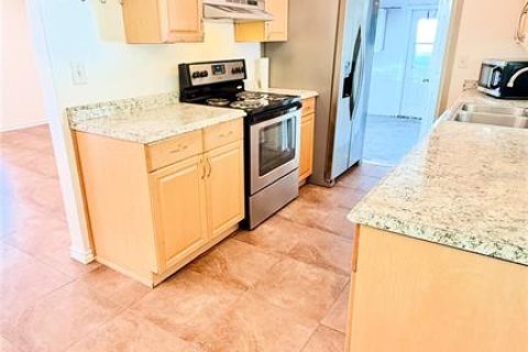 Villa ou maison à louer à Port Richey, Floride: 2 chambres, 79.62 m2 № 2436983 - photo 12