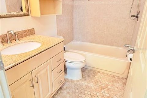 Villa ou maison à louer à Port Richey, Floride: 2 chambres, 79.62 m2 № 2436983 - photo 15