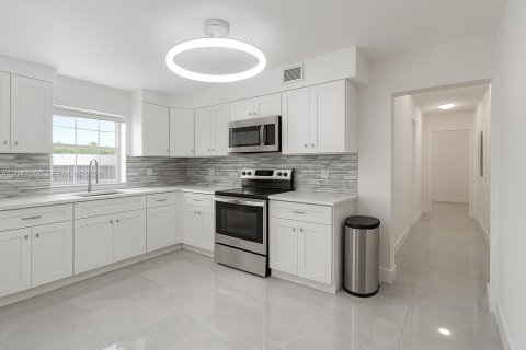 Villa ou maison à vendre à Cutler Bay, Floride: 3 chambres, 136.47 m2 № 2282948 - photo 4