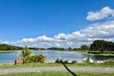 Снять в аренду кондоминиум в Майами, Флорида 1 спальня, 53.79м2, № 2038372 - фото 7