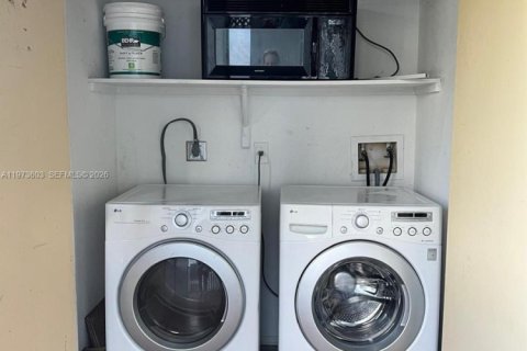 Снять в аренду кондоминиум в Майами, Флорида 1 спальня, 53.79м2, № 2038372 - фото 18