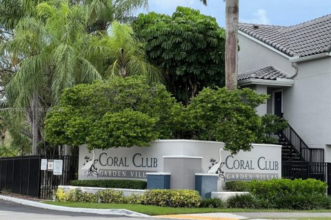 Кондоминиум с 1 спальней в Майами, Флорида № 2038372