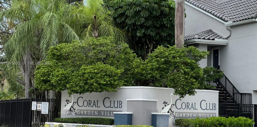 Кондоминиум с 1 спальней в Майами, Флорида № 2038372