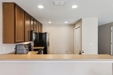 Townhouse in Oviedo, Florida 2 bedrooms, 124.86 sq.m. № 2238651 - photo 14