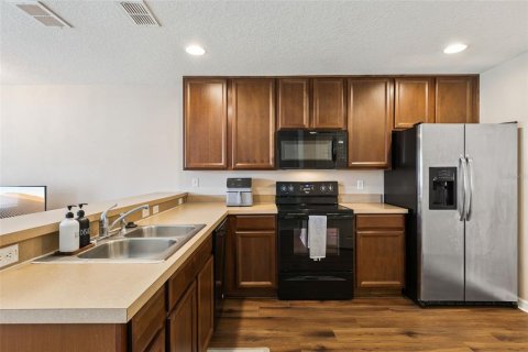 Townhouse in Oviedo, Florida 2 bedrooms, 124.86 sq.m. № 2238651 - photo 13