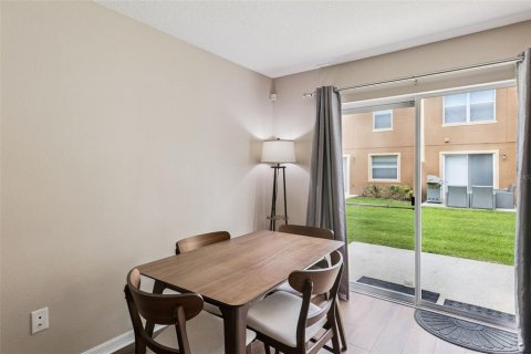 Townhouse in Oviedo, Florida 2 bedrooms, 124.86 sq.m. № 2238651 - photo 5