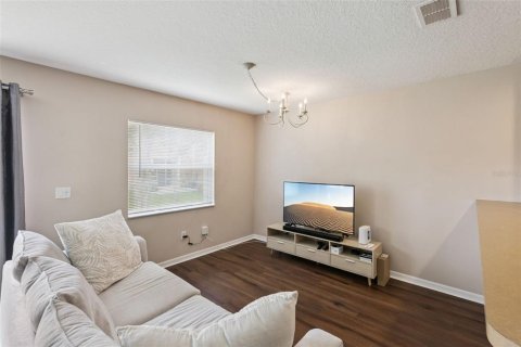 Townhouse in Oviedo, Florida 2 bedrooms, 124.86 sq.m. № 2238651 - photo 3
